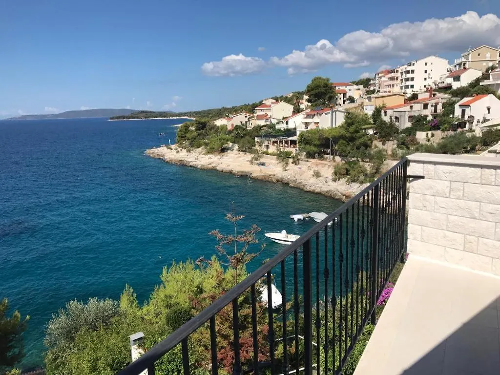 Villa Luna Trogir 0*,  Croatia